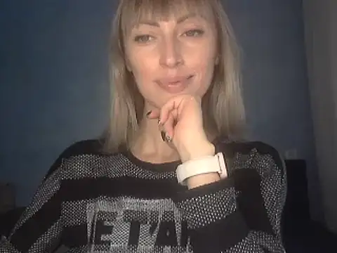 Snapshot of EffectMaya chatting on 11/17/25, 10:54 EffectMaya online show from 11/17/25, 10:54