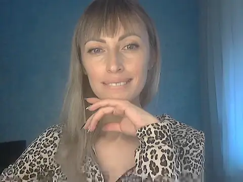 Snapshot of EffectMaya chatting on 11/20/25, 12:27 EffectMaya online show from 11/20/25, 12:27