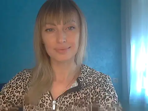 Snapshot of EffectMaya chatting on 11/28/25, 10:40 EffectMaya online show from 11/28/25, 10:40