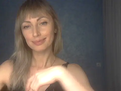 Snapshot of EffectMaya chatting on 12/16/25, 05:40 EffectMaya online show from 12/16/25, 05:40