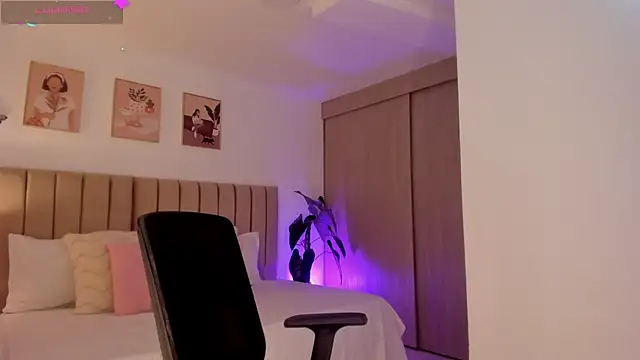 Victoria romanox online show from 09/10/25, 10:32