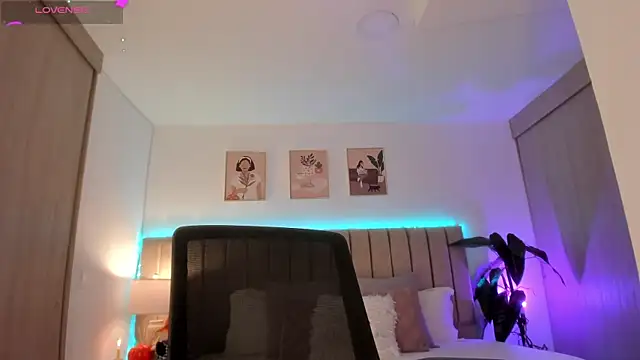 Victoria romanox online show from 10/12/25, 01:43