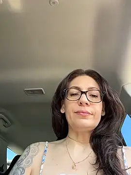 Snapshot of BeautifulMesss chatting on 06/15/26, 03:58 BeautifulMesss online show from 06/15/26, 03:58