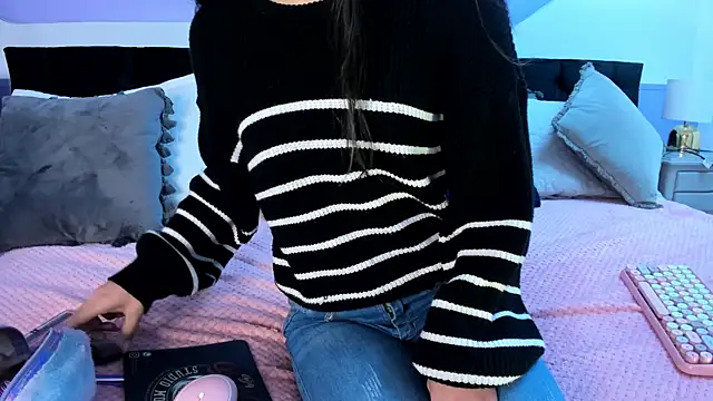 Snapshot of Julieta_Cortes__ chatting on 02/22/25, 11:46 Julieta Cortes online show from 02/22/25, 11:46