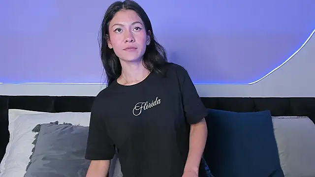 Snapshot of Julieta_Cortes__ chatting on 03/22/25, 06:36 Julieta Cortes online show from 03/22/25, 06:36