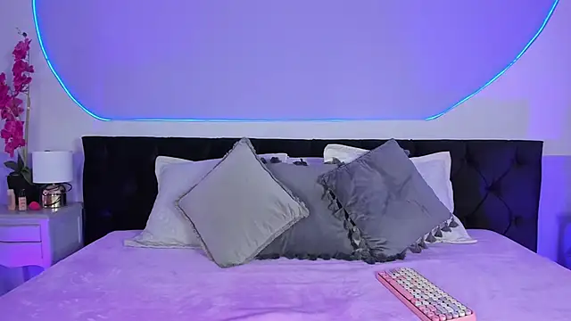 Snapshot of Julieta_Cortes__ chatting on 09/09/25, 11:54 Julieta Cortes online show from 09/09/25, 11:54