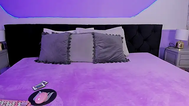 Snapshot of Julieta_Cortes__ chatting on 09/20/25, 11:55 Julieta Cortes online show from 09/20/25, 11:55