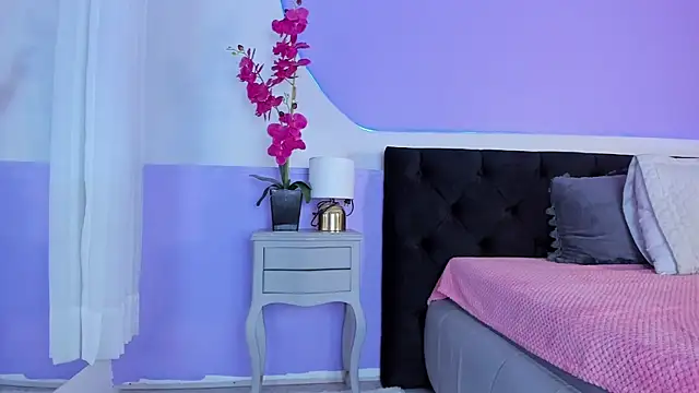 Snapshot of Julieta_Cortes__ chatting on 10/06/25, 11:51 Julieta Cortes online show from 10/06/25, 11:51