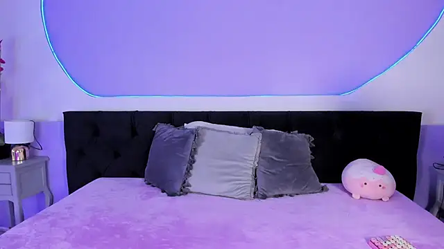 Snapshot of Julieta_Cortes__ chatting on 10/11/25, 12:15 Julieta Cortes online show from 10/11/25, 12:15