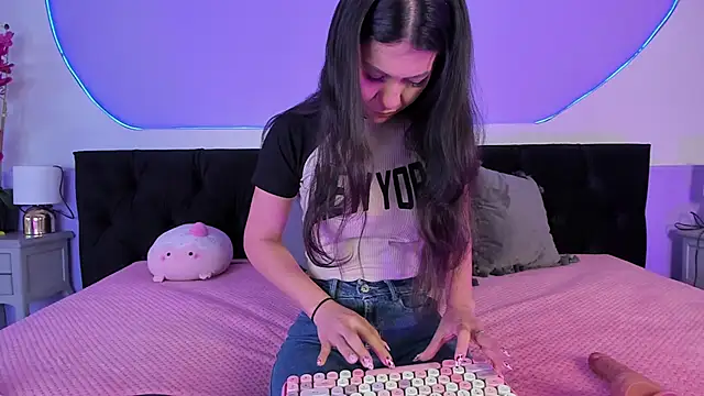 Snapshot of Julieta_Cortes__ chatting on 10/20/25, 11:54 Julieta Cortes online show from 10/20/25, 11:54