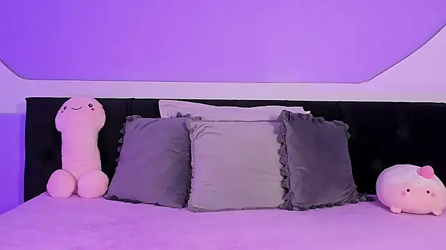 Snapshot of Julieta_Cortes__ chatting on 11/03/25, 12:50 Julieta Cortes online show from 11/03/25, 12:50