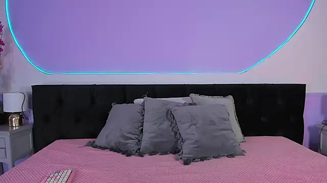 Snapshot of Julieta_Cortes__ chatting on 11/05/25, 11:54 Julieta Cortes online show from 11/05/25, 11:54