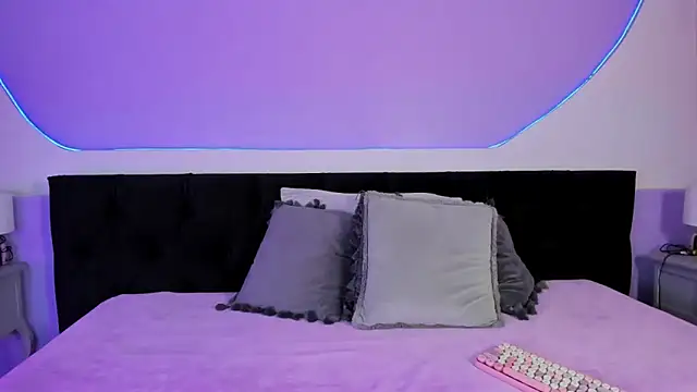 Snapshot of Julieta_Cortes__ chatting on 11/14/25, 12:26 Julieta Cortes online show from 11/14/25, 12:26