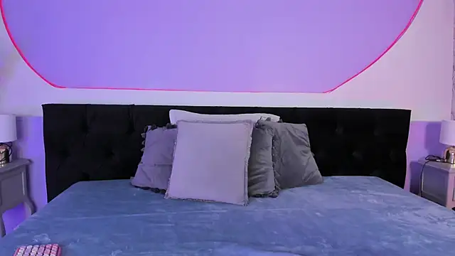 Snapshot of Julieta_Cortes__ chatting on 11/20/25, 12:16 Julieta Cortes online show from 11/20/25, 12:16