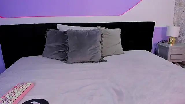 Snapshot of Julieta_Cortes__ chatting on 11/22/25, 12:15 Julieta Cortes online show from 11/22/25, 12:15