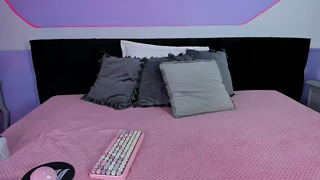 Snapshot of Julieta_Cortes__ chatting on 12/01/25, 11:59 Julieta Cortes online show from 12/01/25, 11:59