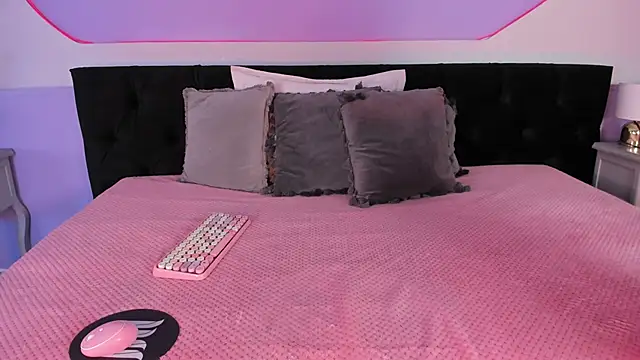 Snapshot of Julieta_Cortes__ chatting on 12/02/25, 12:21 Julieta Cortes online show from 12/02/25, 12:21