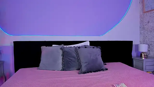 Snapshot of Julieta_Cortes__ chatting on 12/05/25, 12:14 Julieta Cortes online show from 12/05/25, 12:14