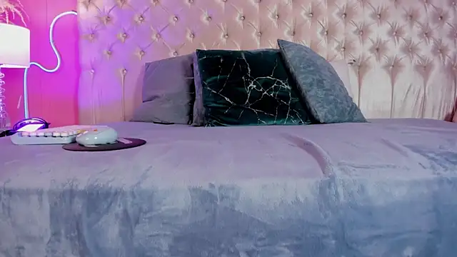 Julieta Cortes   online show from 12/22/25, 12:02