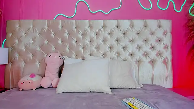 Snapshot of Julieta_Cortes__ chatting on 03/16/26, 11:58 Julieta Cortes online show from 03/16/26, 11:58