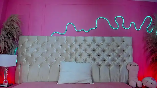 Snapshot of Julieta_Cortes__ chatting on 03/24/26, 12:43 Julieta Cortes online show from 03/24/26, 12:43