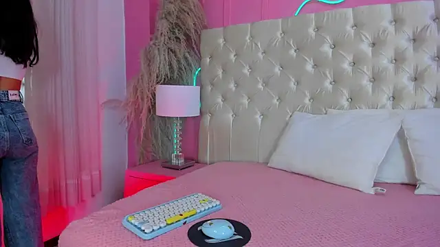 Snapshot of Julieta_Cortes__ chatting on 03/28/26, 11:54 Julieta Cortes online show from 03/28/26, 11:54