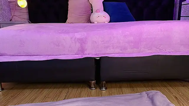 Snapshot of Julieta_Cortes__ chatting on 04/07/26, 12:05 Julieta Cortes online show from 04/07/26, 12:05