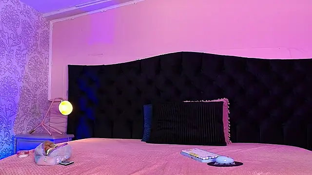 Snapshot of Julieta_Cortes__ chatting on 04/09/26, 12:10 Julieta Cortes online show from 04/09/26, 12:10