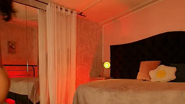 Snapshot of Julieta_Cortes__ chatting on 04/17/26, 12:30 Julieta Cortes online show from 04/17/26, 12:30