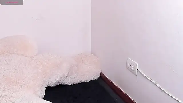 Snapshot of rousesuly chatting on 01/18/25, 02:03 rousesuly online show from 01/18/25, 02:03