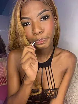 Petite yisell online show from 03/10/25, 10:13