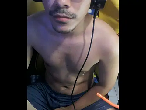 cloudyth1994 online show from 11/06/25, 07:26