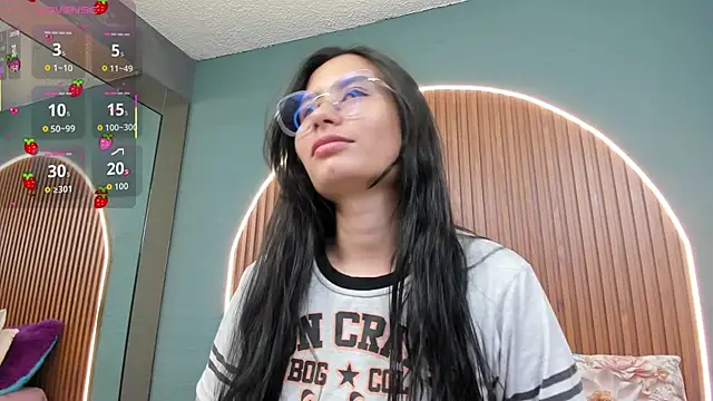 NayeCloud online show from 10/19/25, 03:40