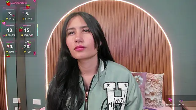 NayeCloud online show from 10/21/25, 03:40