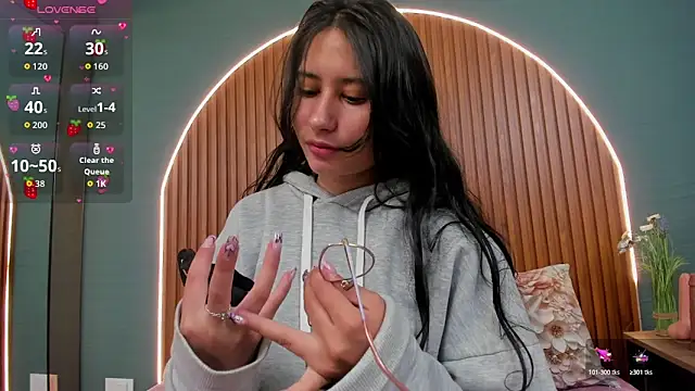 NayeCloud online show from 10/29/25, 03:31