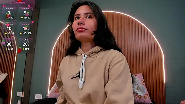 NayeCloud online show from 10/30/25, 04:03