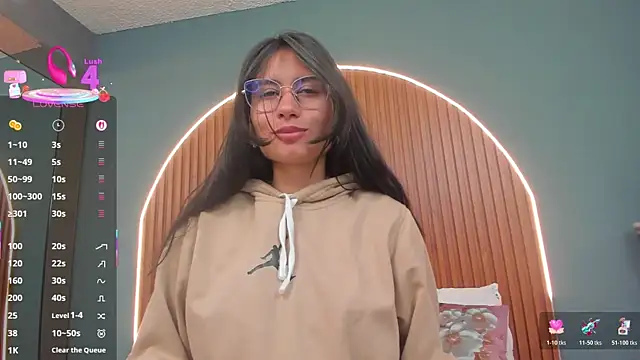 NayeCloud online show from 12/22/25, 03:47