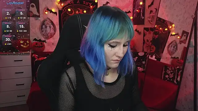 Snapshot of little_Elika chatting on 10/31/25, 09:38 little Elika online show from 10/31/25, 09:38