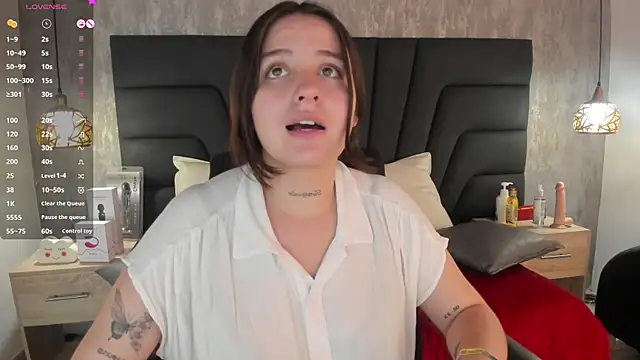 Sabrina Lennox online show from 02/19/25, 01:40