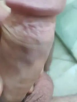 Snapshot of carvalhesco chatting on 12/23/25, 01:36 carvalhesco online show from 12/23/25, 01:36