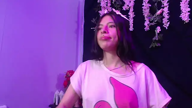 Snapshot of Sasha_Petitte chatting on 03/04/25, 05:53 Sasha Petitte online show from 03/04/25, 05:53