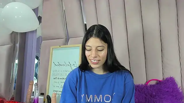 Snapshot of Sasha_Petitte chatting on 09/12/25, 04:12 Sasha Petitte online show from 09/12/25, 04:12