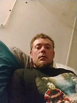 Snapshot of dadyyD95 chatting on 04/23/26, 10:03 dadyyD95 online show from 04/23/26, 10:03