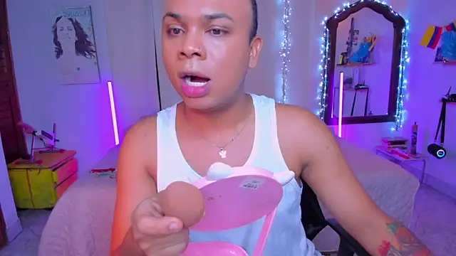 CuteRomi online show from 10/22/25, 04:13