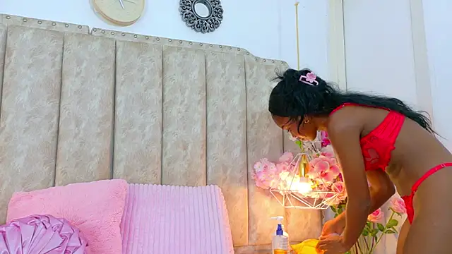 Snapshot of ShanelWest chatting on 11/11/25, 01:22 ShanelWest online show from 11/11/25, 01:22