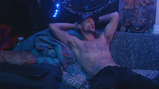 Snapshot of TheOneYouLove69 chatting on 11/20/25, 03:18 TheOneYouLove69 online show from 11/20/25, 03:18