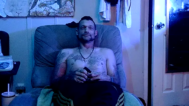 Snapshot of TheOneYouLove69 chatting on 03/03/26, 05:24 TheOneYouLove69 online show from 03/03/26, 05:24