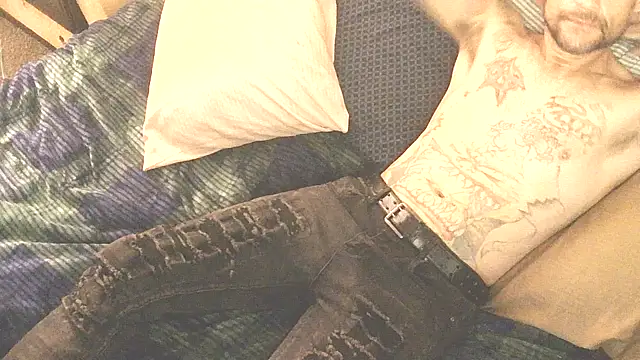 Snapshot of TheOneYouLove69 chatting on 03/13/26, 06:03 TheOneYouLove69 online show from 03/13/26, 06:03