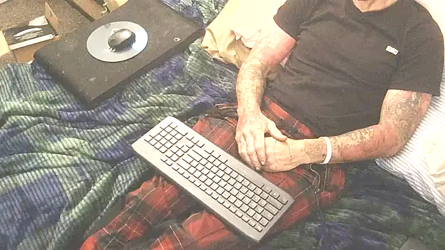 Snapshot of TheOneYouLove69 chatting on 03/15/26, 12:49 TheOneYouLove69 online show from 03/15/26, 12:49