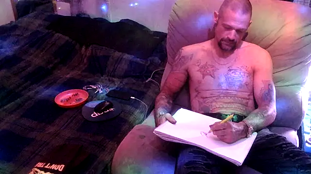 Snapshot of TheOneYouLove69 chatting on 04/03/26, 06:22 TheOneYouLove69 online show from 04/03/26, 06:22